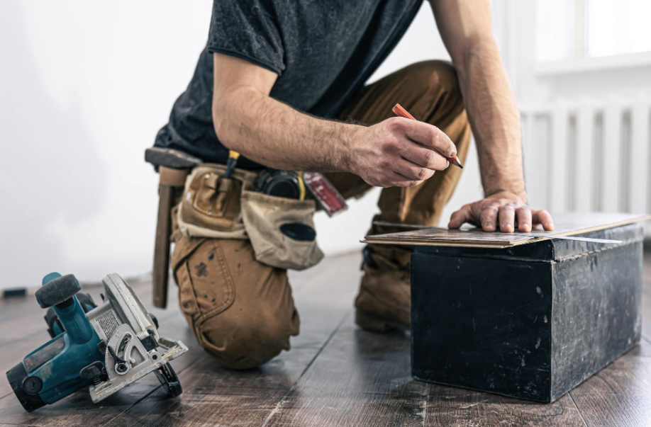 Hausmeisterservice Hausmeister schreibt auf